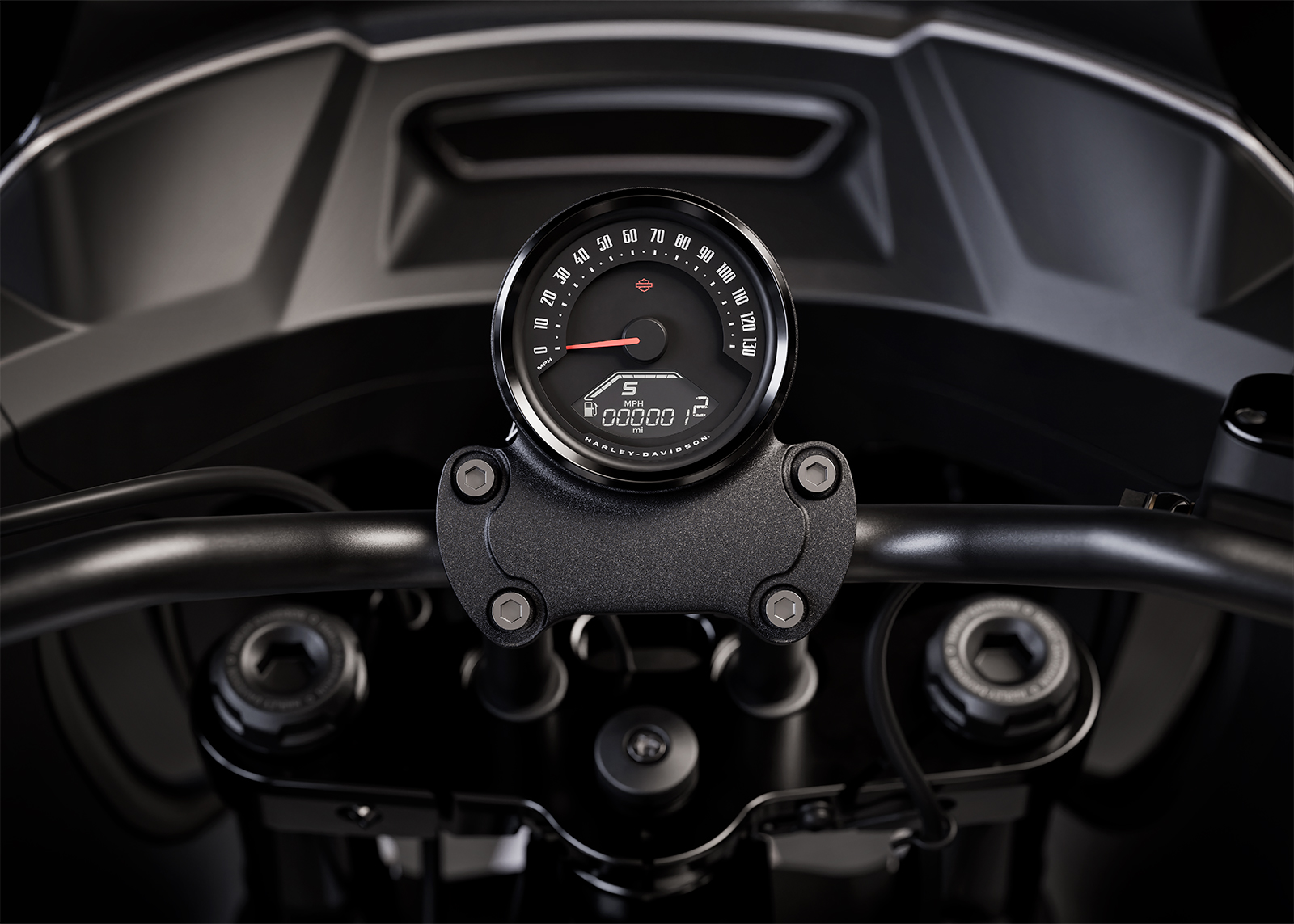 وضعيّات القيادة القابلة للتحديد وشاشة عرض 102 مم في درّاجة 2026 Low Rider ST