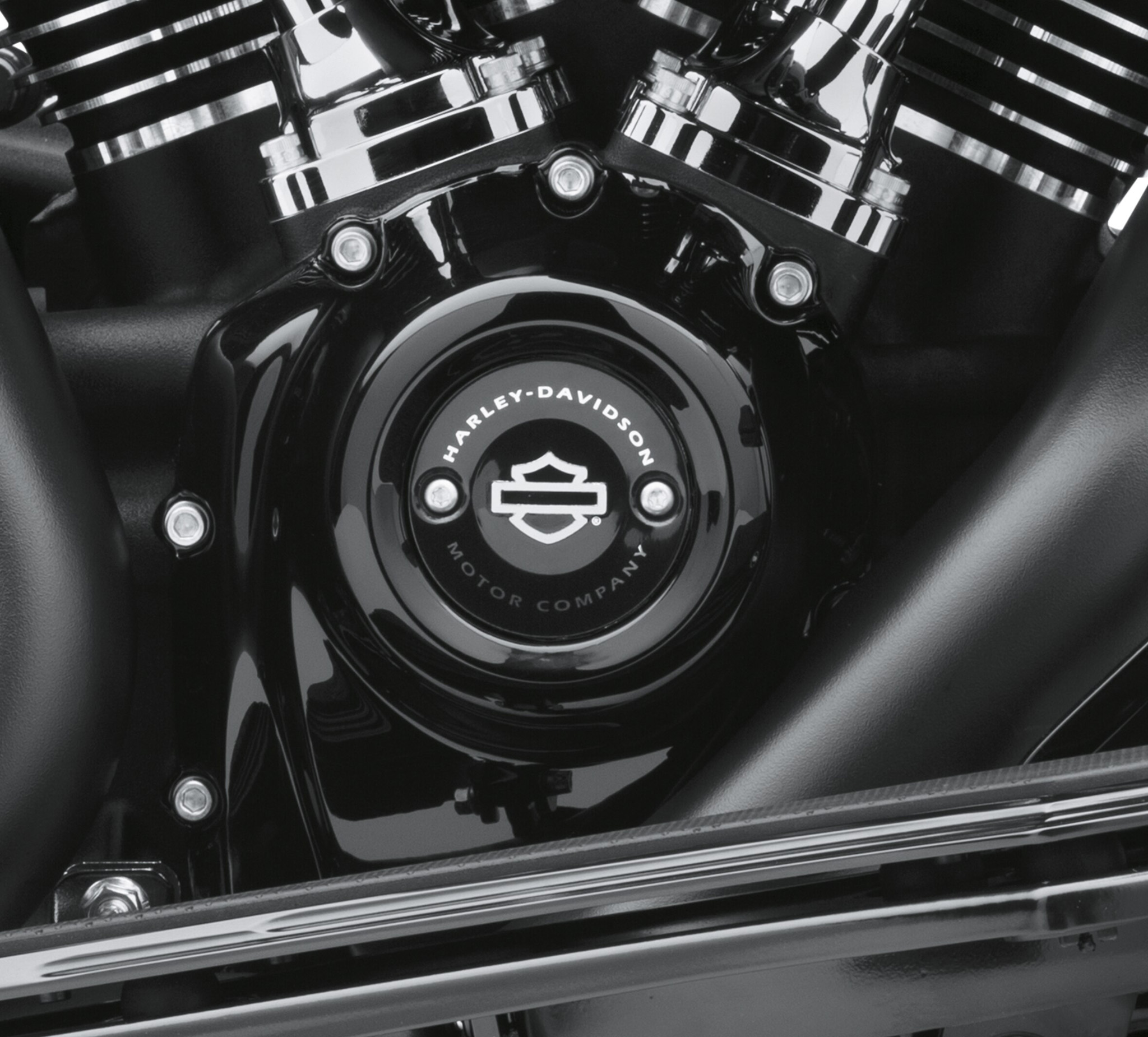 Milwaukee-Eight Gloss Black Cam Cover