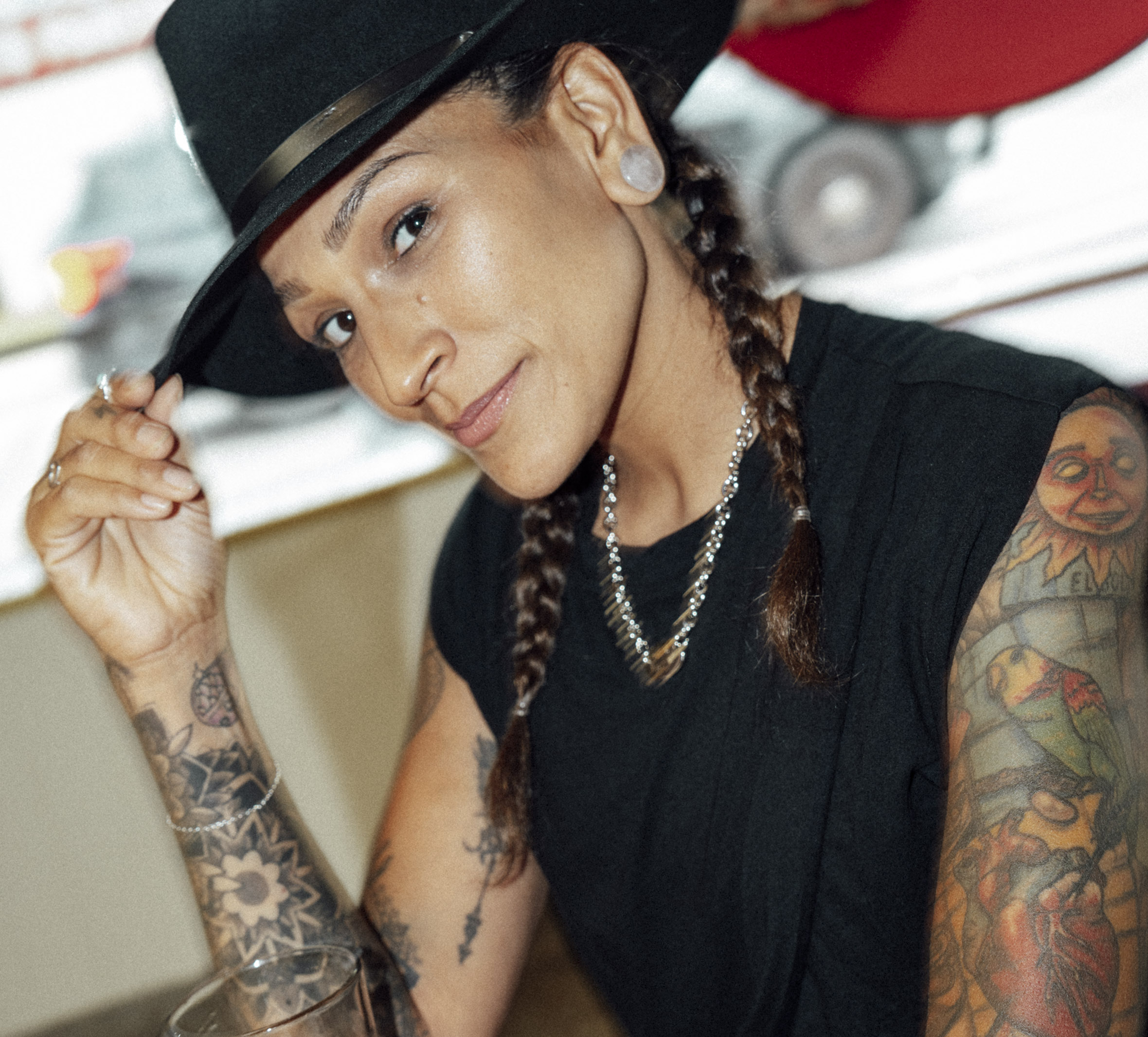 Women's 16" Oval Chain Bar & Shield Necklace