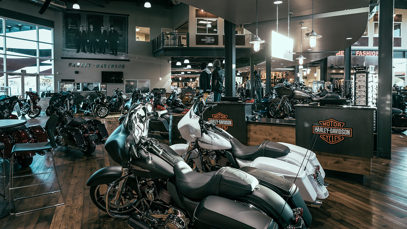 showroom d’un concessionnaire harley-davidson