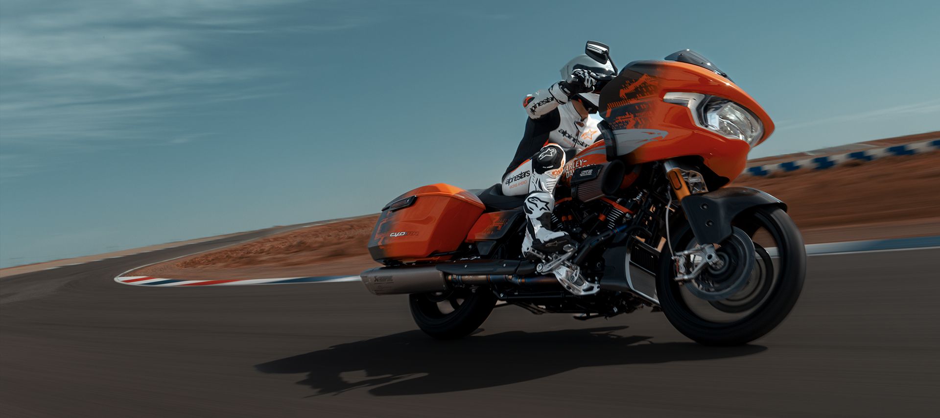 CVO Road Glide RR Beauty Shot