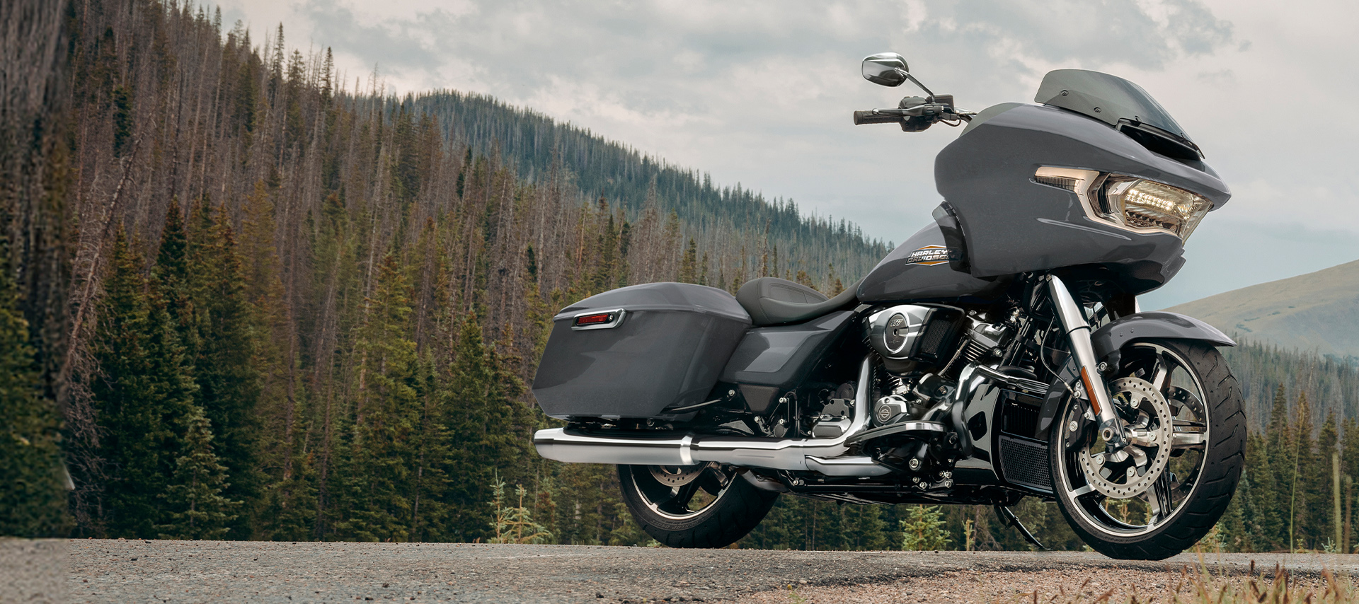 Cliché de la Road Glide 2026 en version solo mise en scène