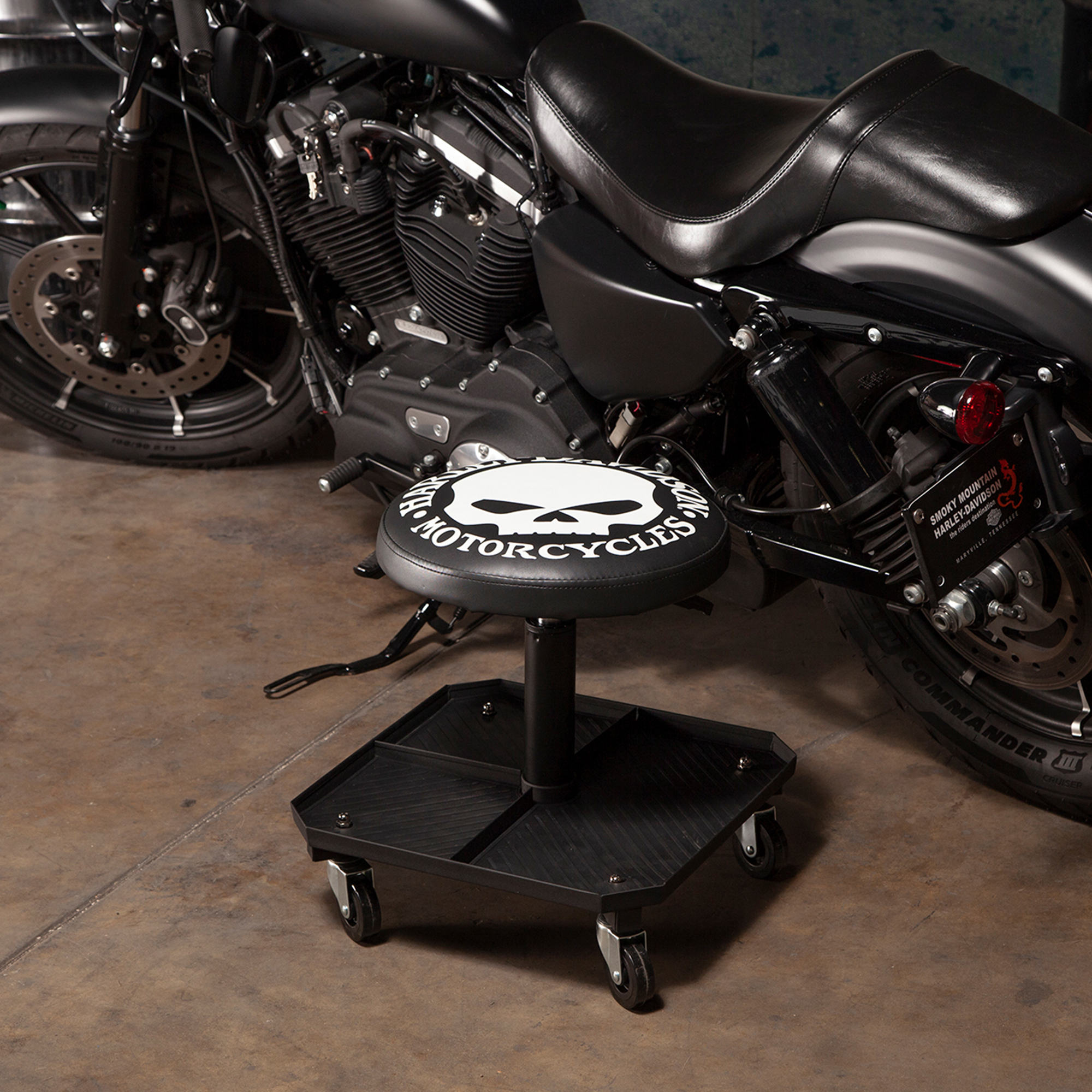 Skull Shop Pneumatic Stool
