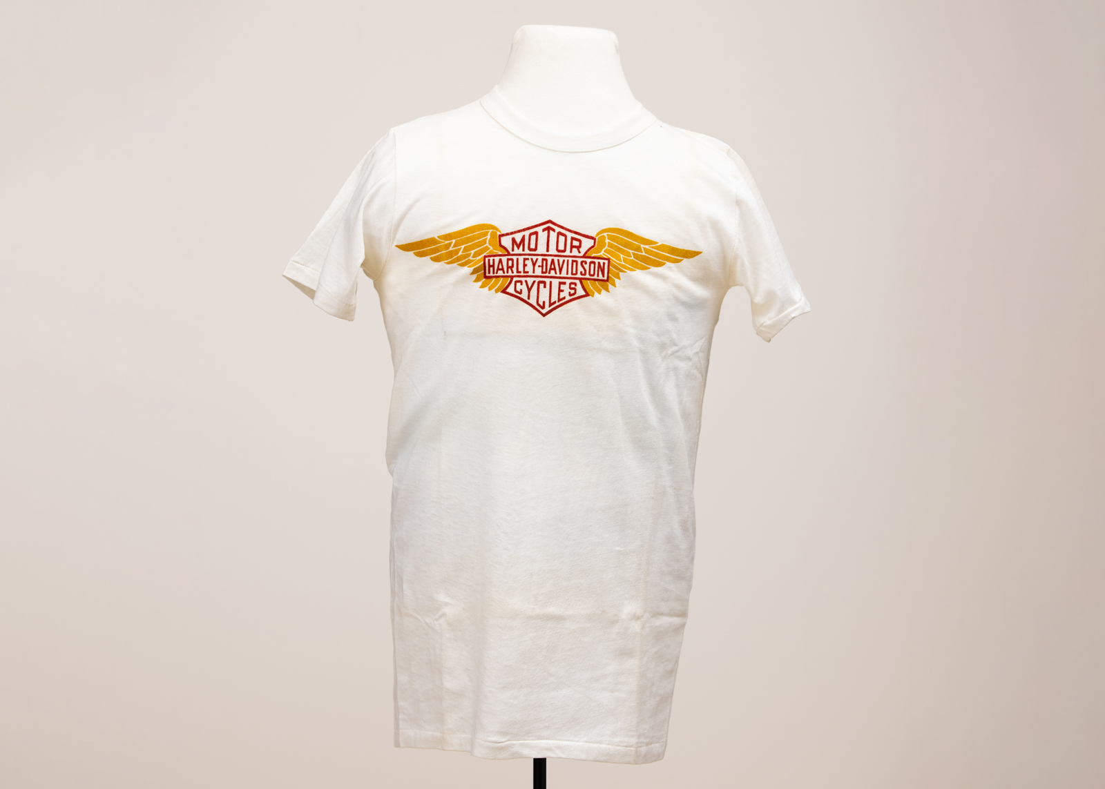A vintage t-shirt on a mannequin featuring the H-D winged logo
