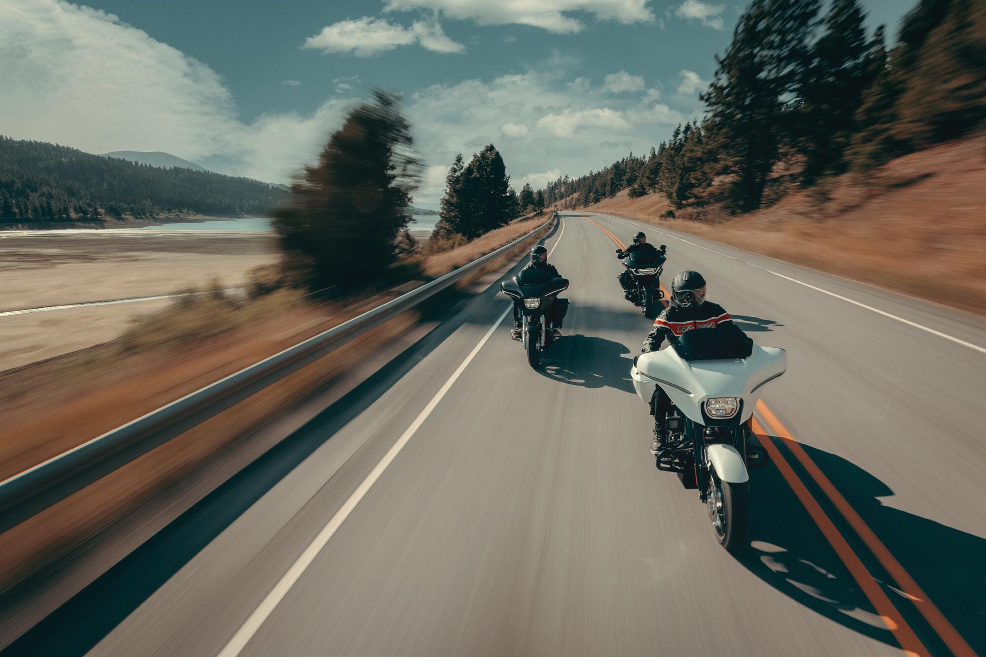 2025 street glide road glide winding road