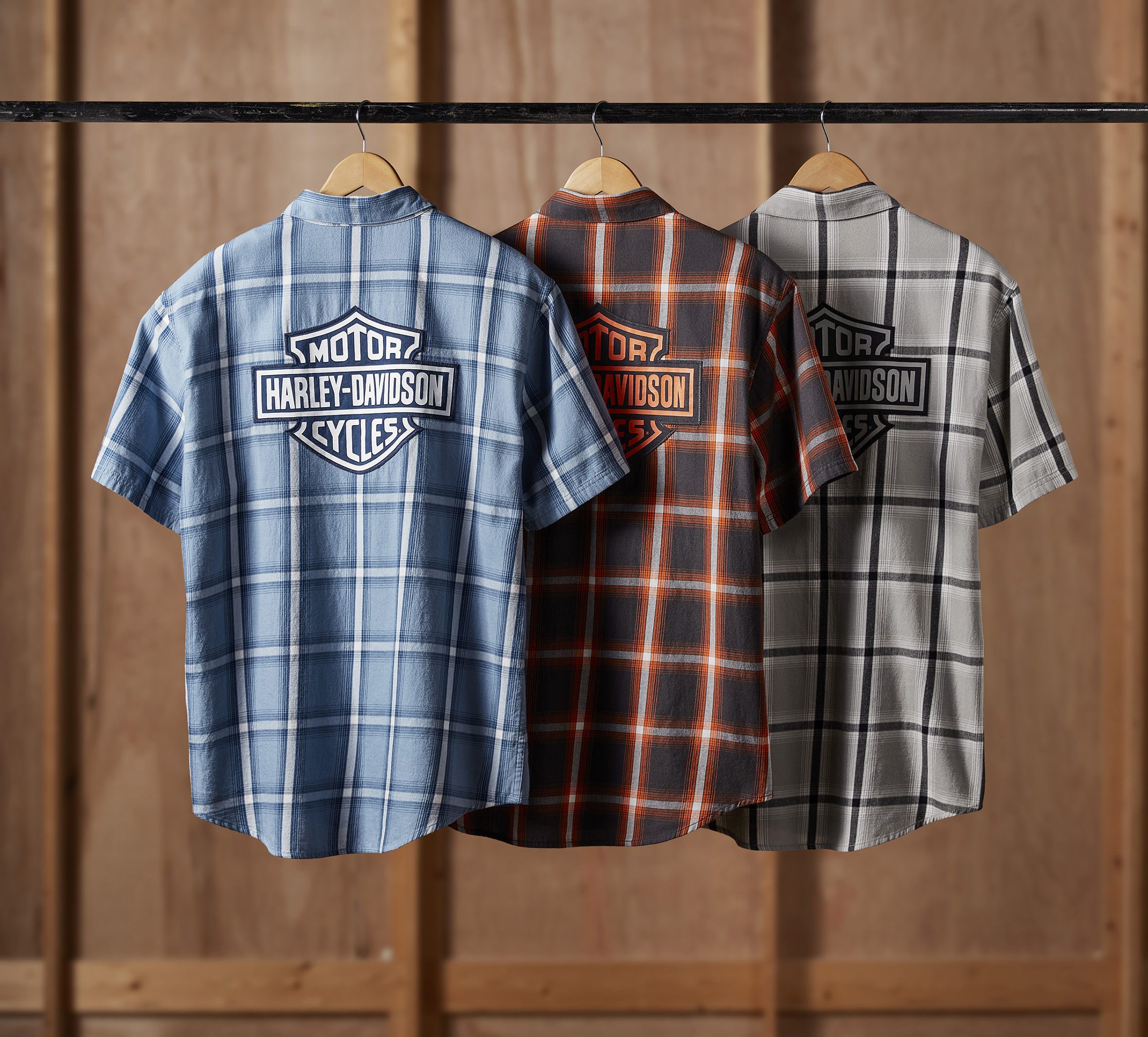 Men's Bar & Shield Staple Short Sleeve Shirt