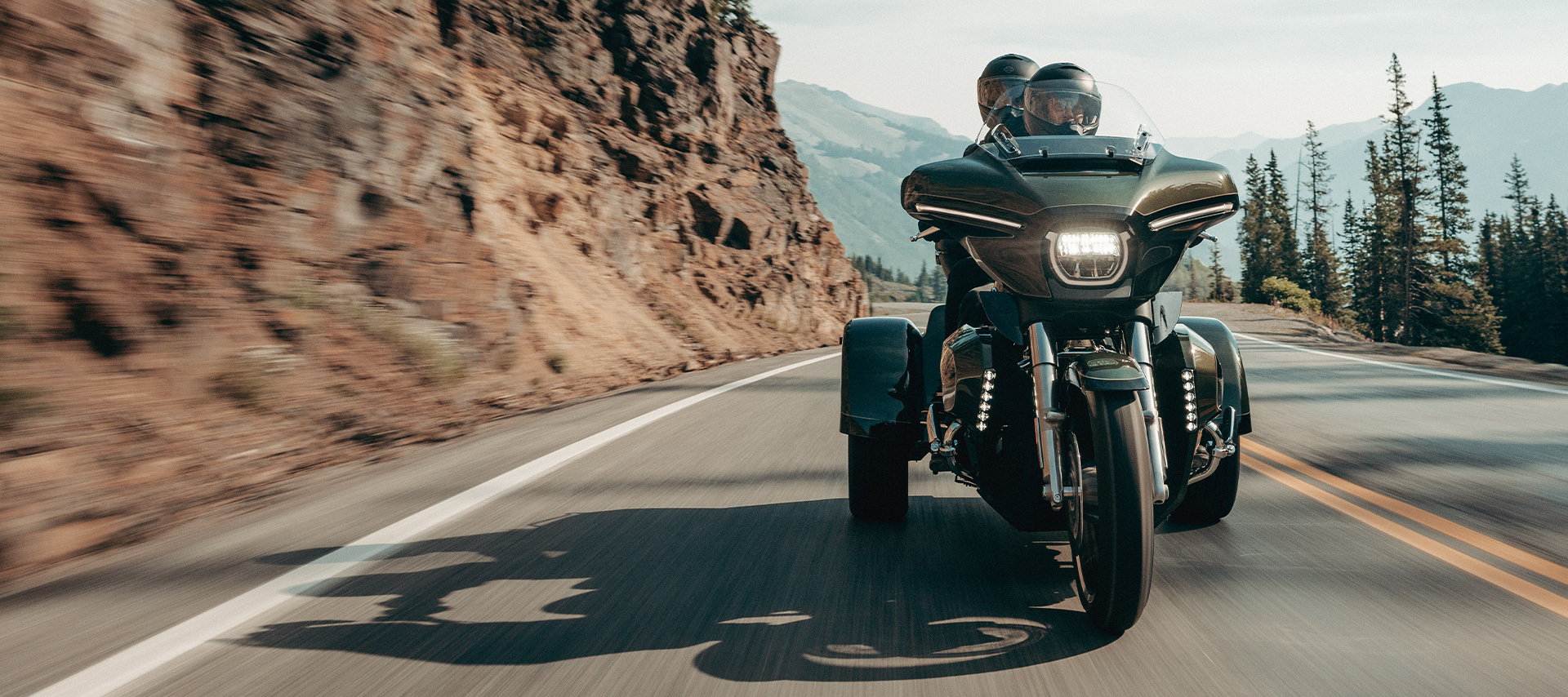 2026 Street Glide 3 Limitedのライディングショット