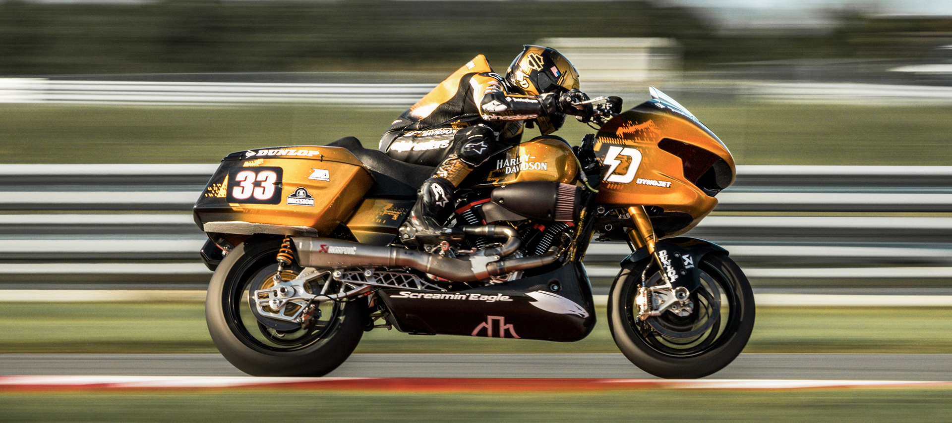Kyle Wyman races in his winning gold livery during the final King of the Baggers race of the season.