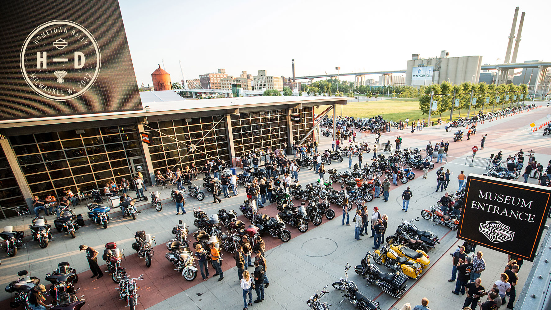 Scatto panoramico dell’Harley-Davidson Museum