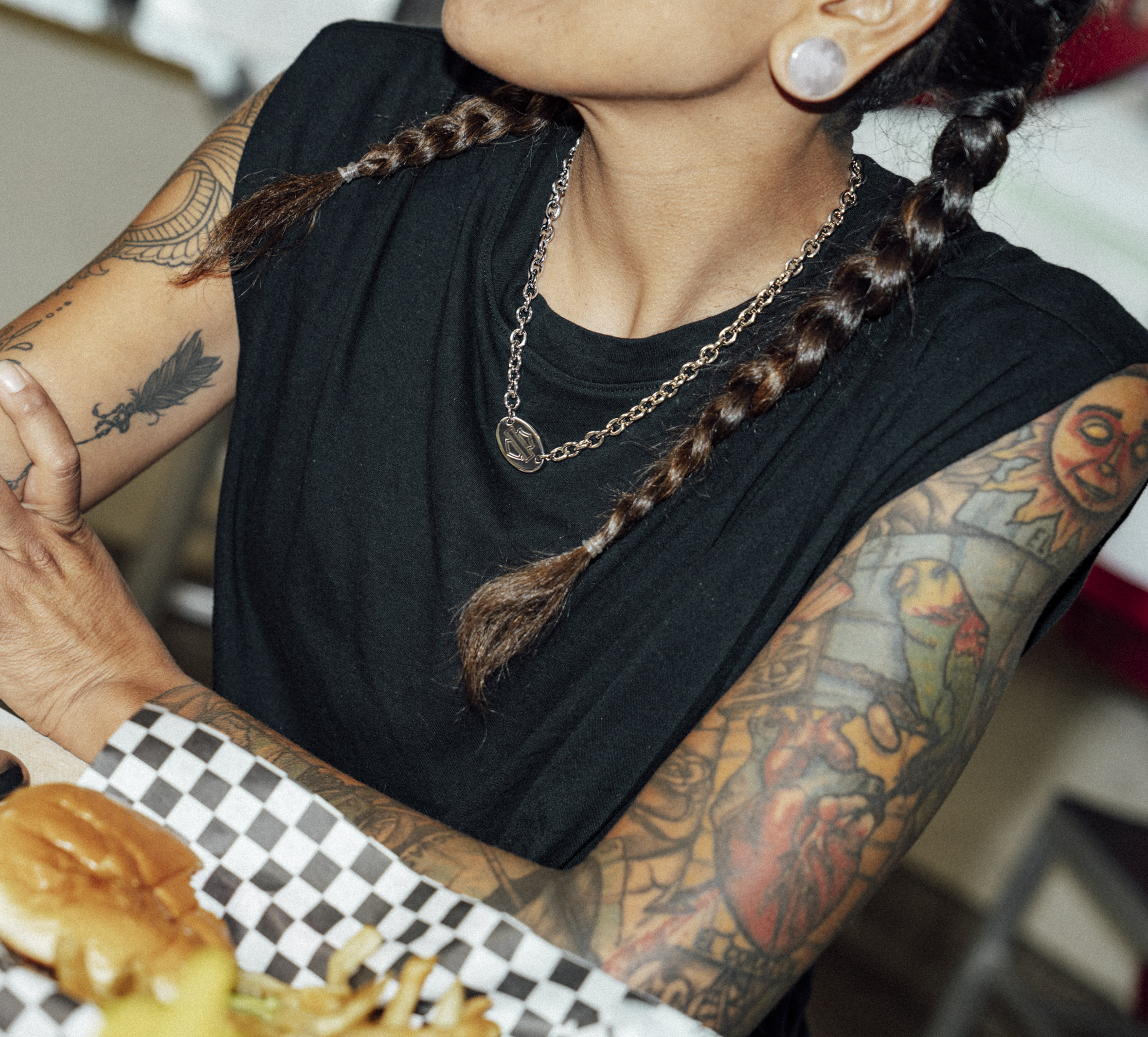 Women's 16" Oval Chain Bar & Shield Necklace