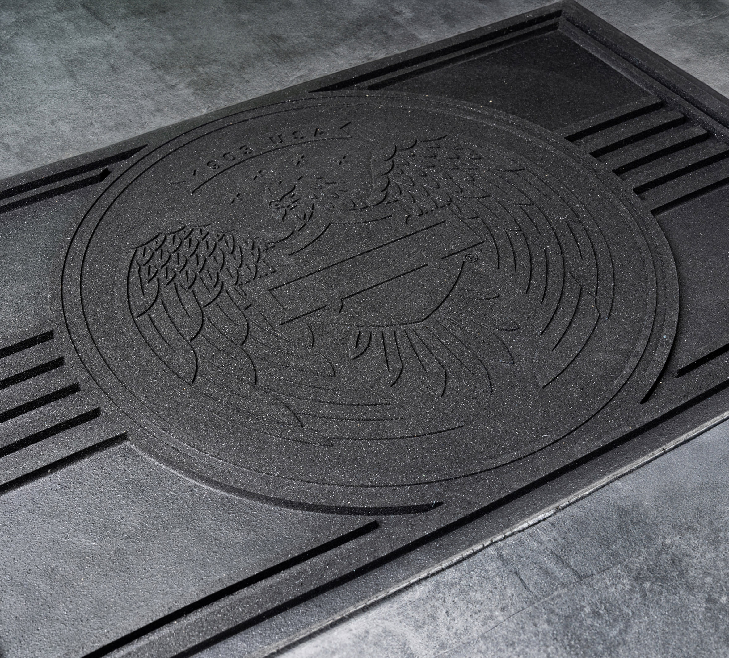 Open Bar & Shield Eagle Entry Mat