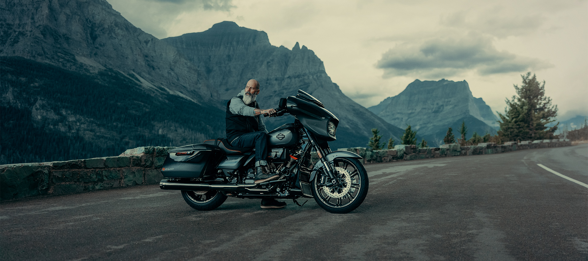 2025 cvo street glide motorcycle.
