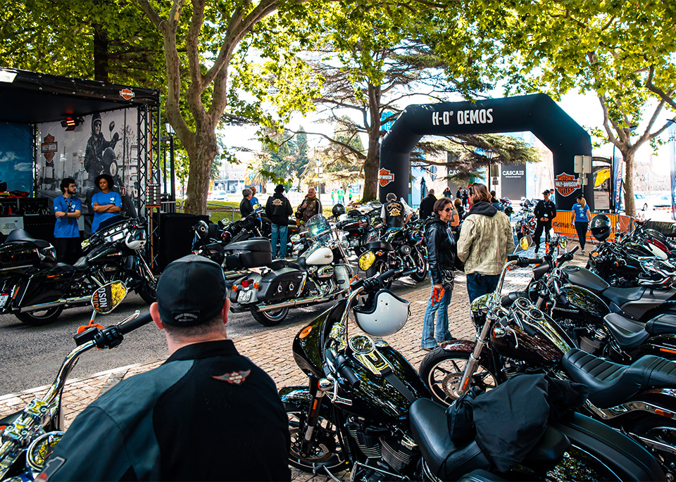 Groupe de motos alignées pour des essais H-D